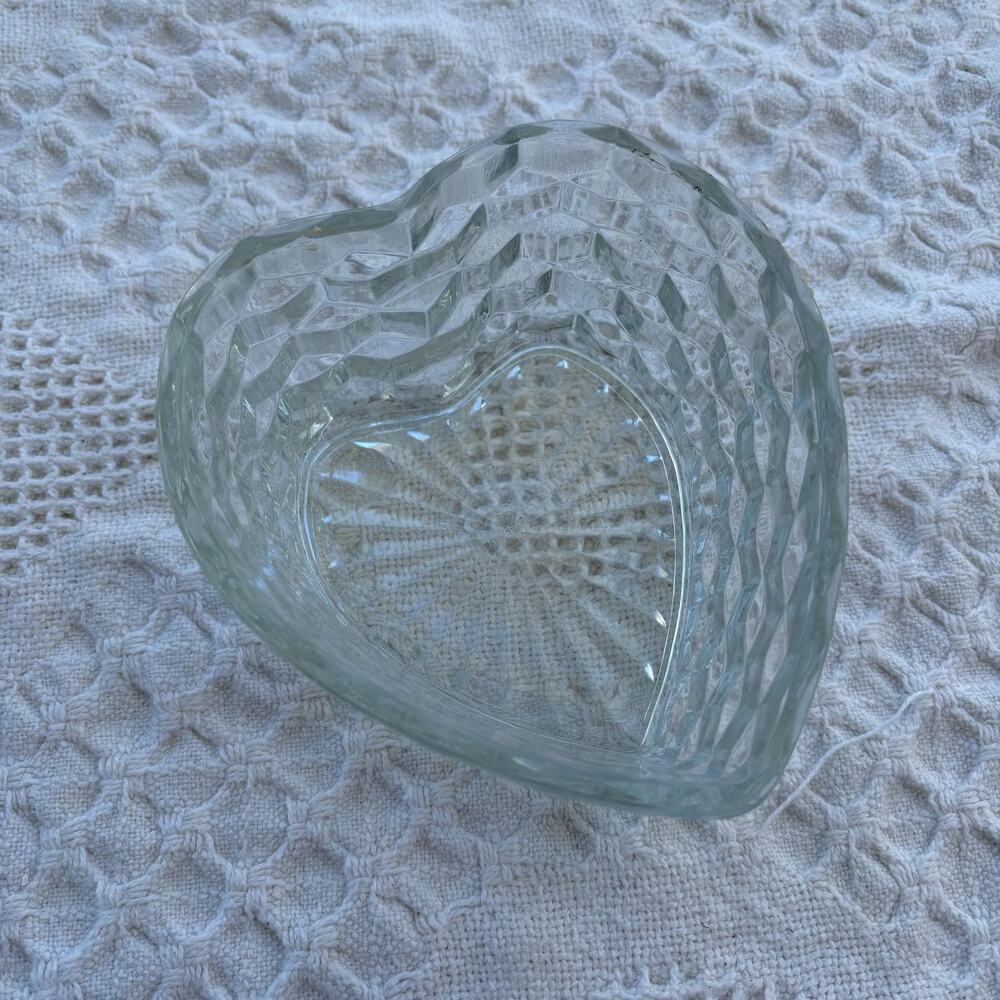 Heart shaped deep patterned candy dish